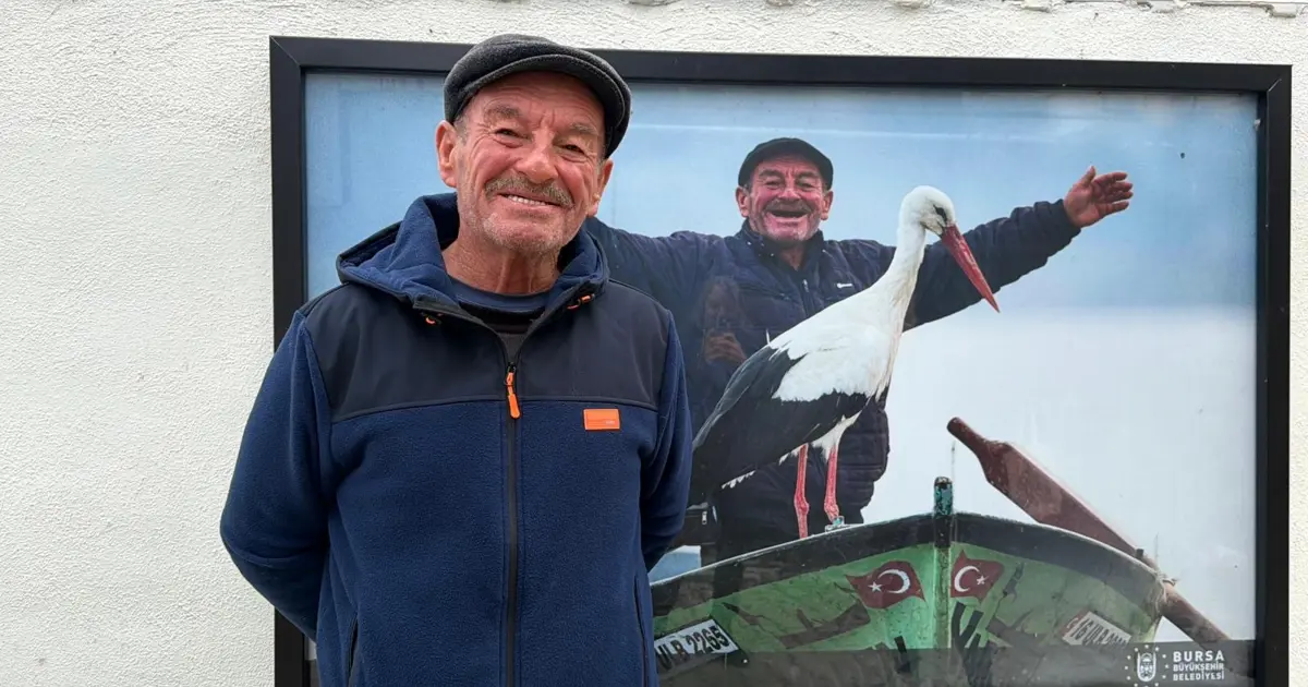 Turistlerin ilgisi Yaren Leylek ve Adem Amca’nın dostluğu üzerinde