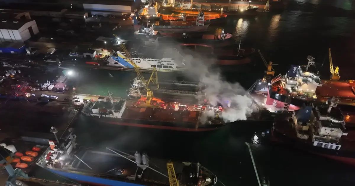 İstanbul’da 120 metrelik gemide yangın