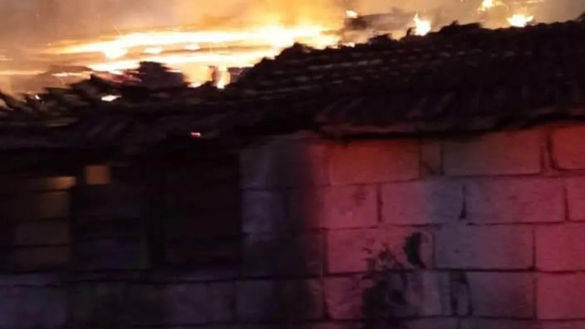 Hatay’da metruk ev alevlere teslim oldu! Yangın güçlükle söndürüldü