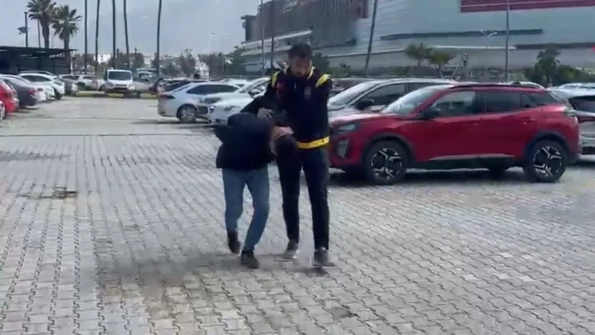 Kapkaççı hırsızı araç kamerası yakalattı