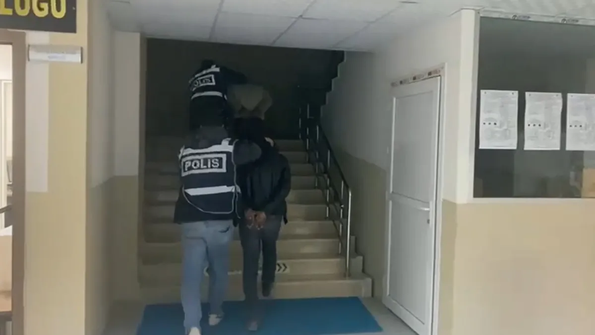 Otomobil hırsızları yakayı ele verdi