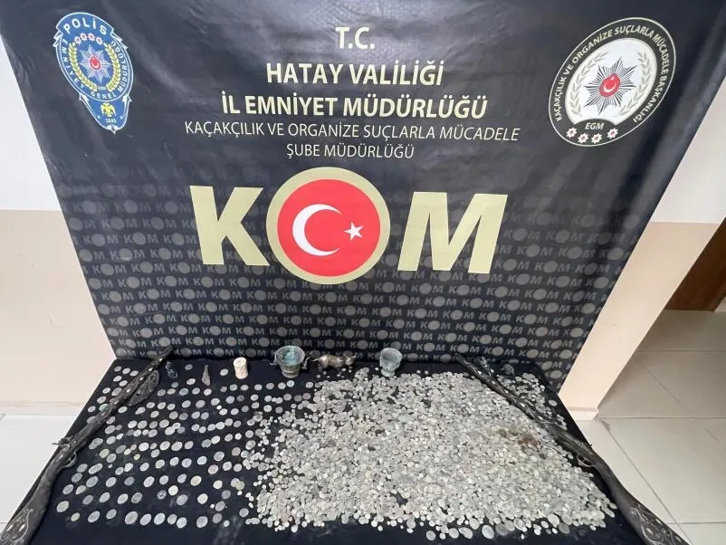 Hatay’da polis ekiplerini şaşırtan baskın: Binlerce tarihi eser ele geçirildi! O dönemlere ait…