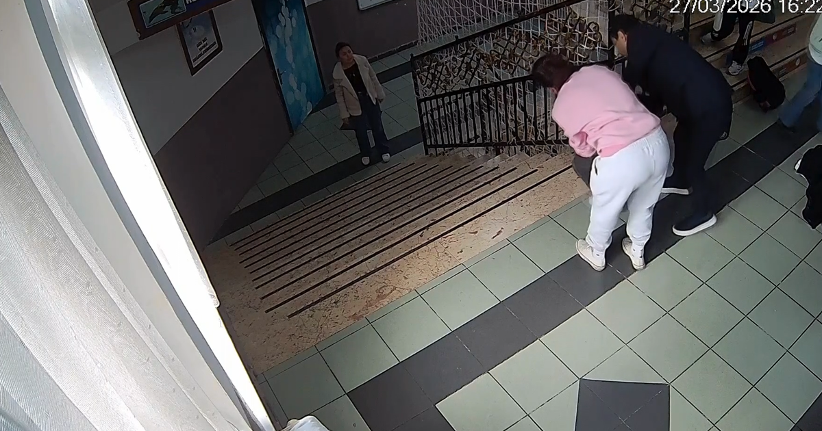 Okul müdüründen hayat kurtaran Heimlich manevrası