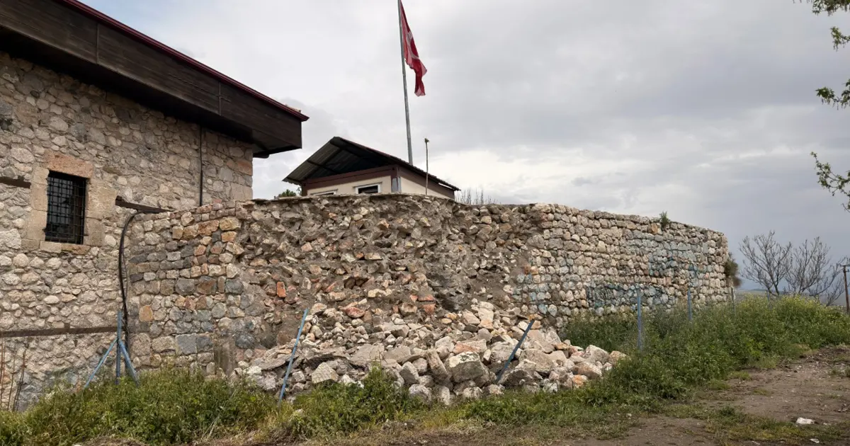 Sezar ünlü mektubunu burada yazmıştı. Tarihi kalede büyük hasar