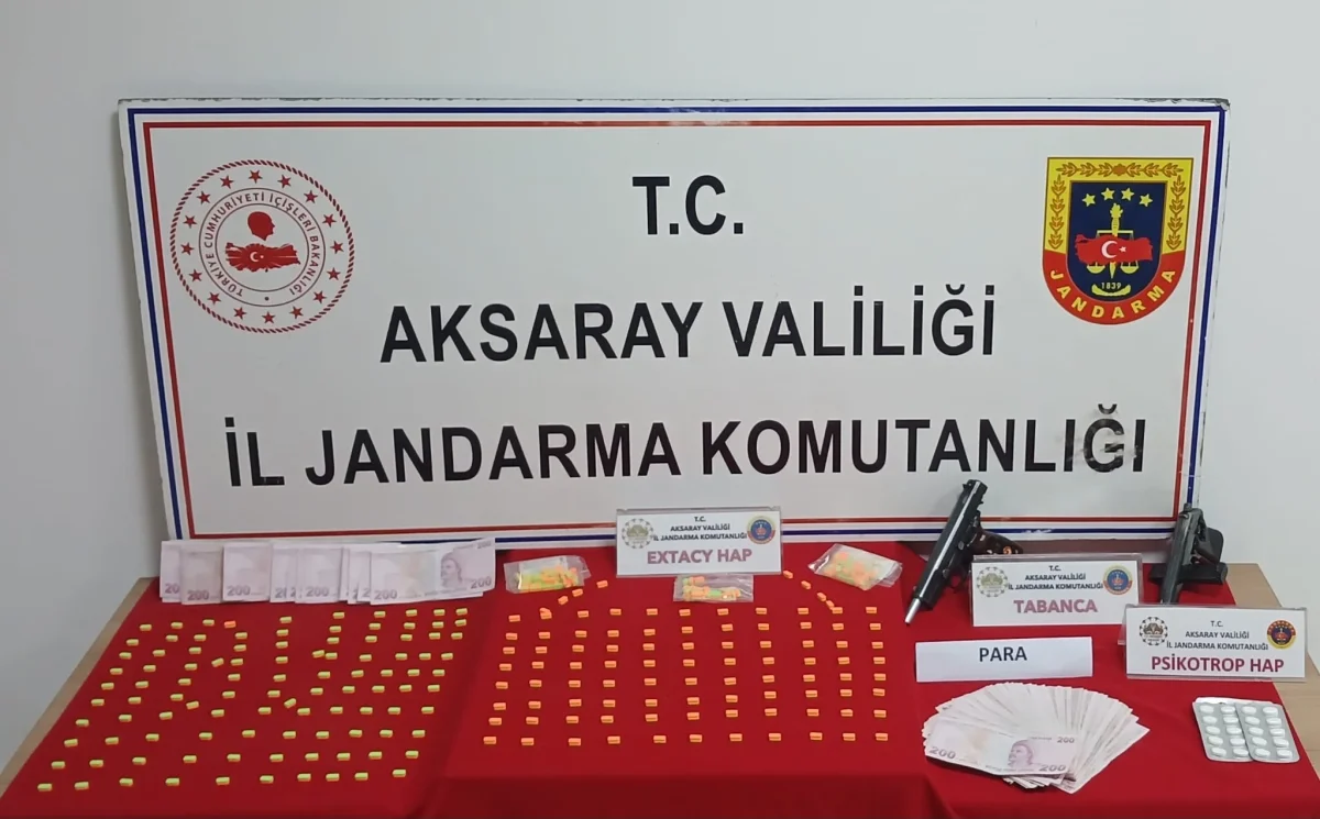 2 kişi tutuklandı, çok sayıda hap ele geçirildi