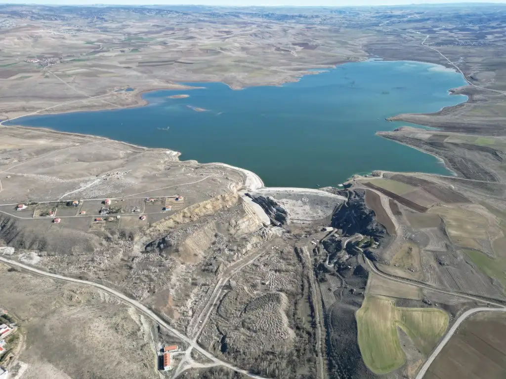 Çorum’da yağışlar seviyeyi artırdı ama risk sürüyor!