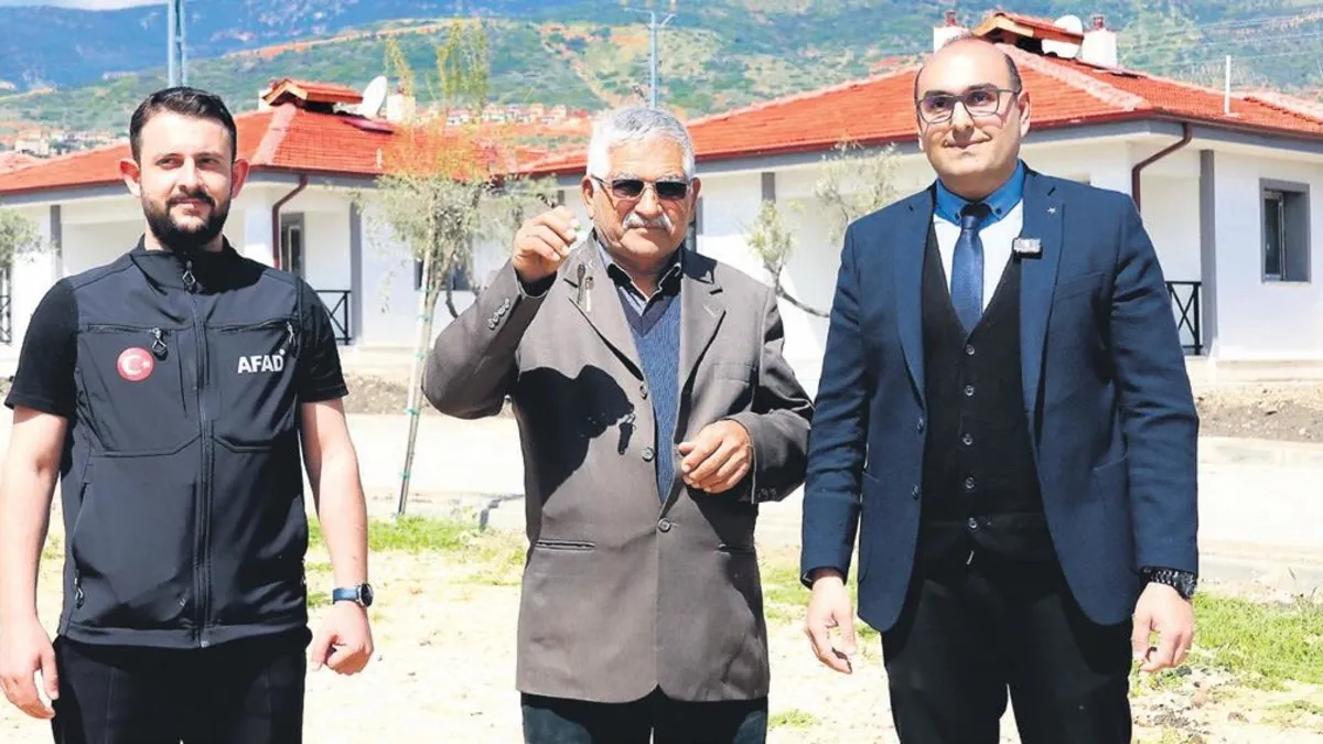 Hatay’da 28 aile yeni evine kavuştu