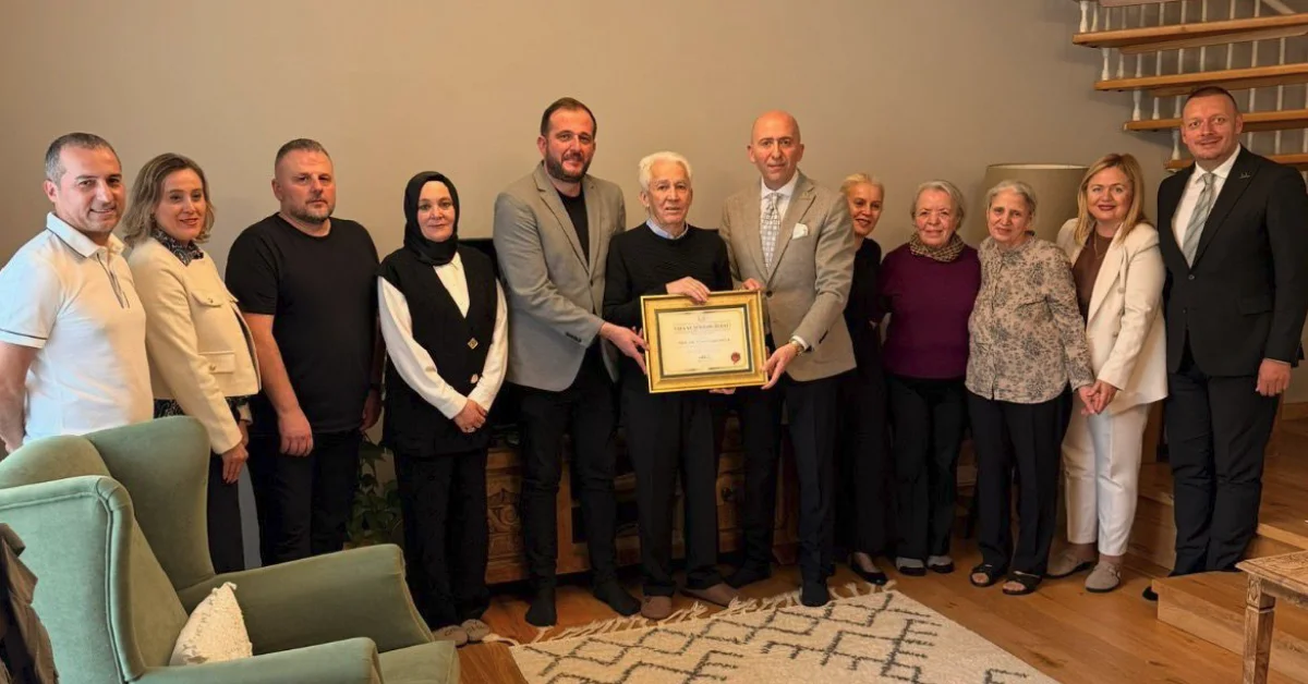 Prof. Dr. Hamzaoğlu’na Vefa Beratı takdim edildi