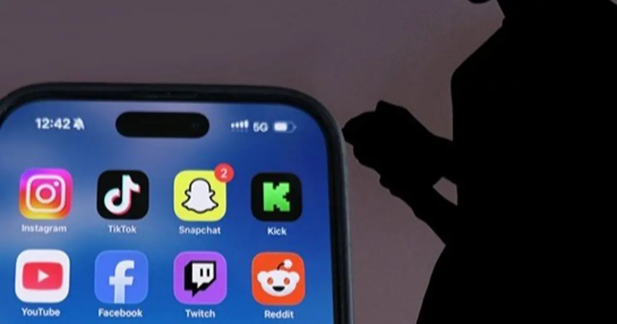 Fransız Senatosu kabul etti. 15 yaş altına kısmi sosyal medya yasağı