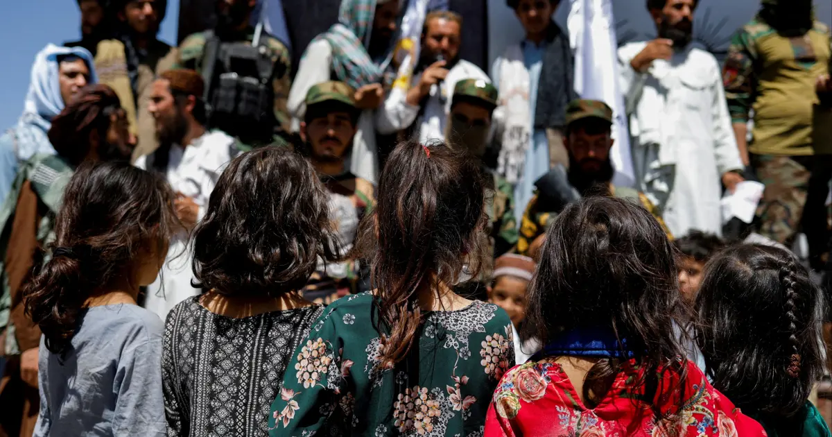 Taliban’dan tepki çeken karar. Kız çocuklarının sessizliği “rıza” sayılacak