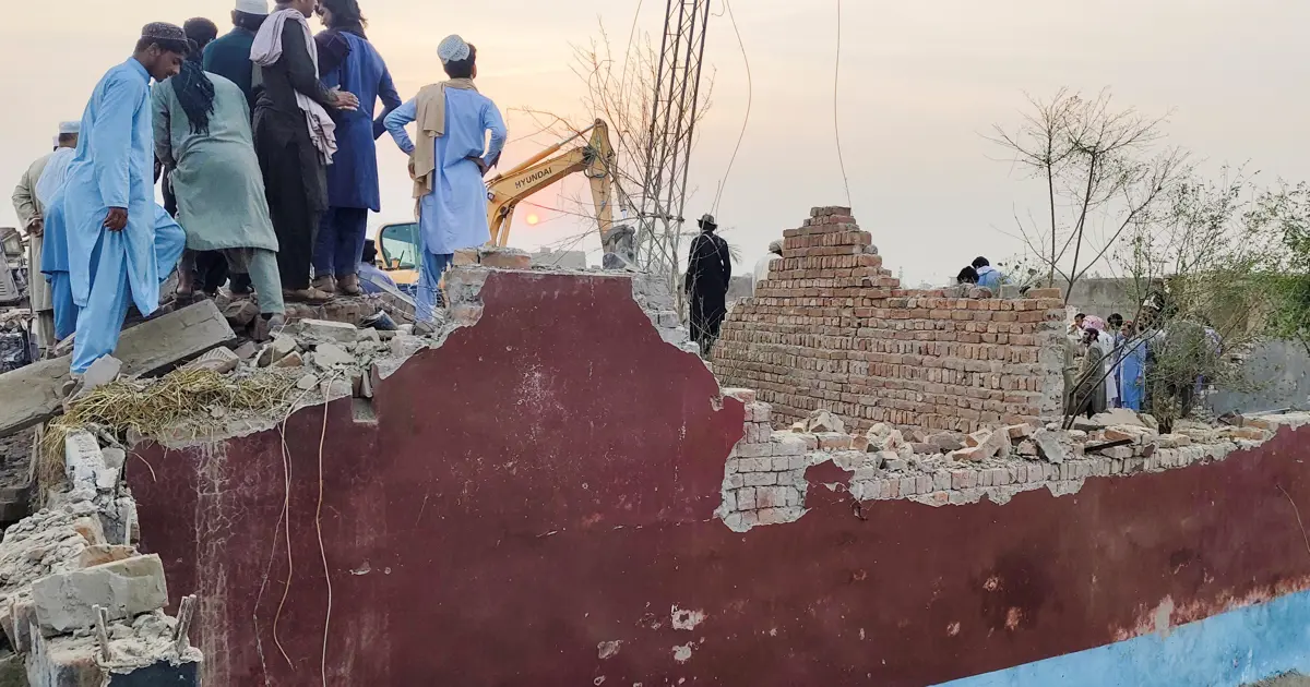 Pakistan’da intihar saldırısı: 15 polis öldü