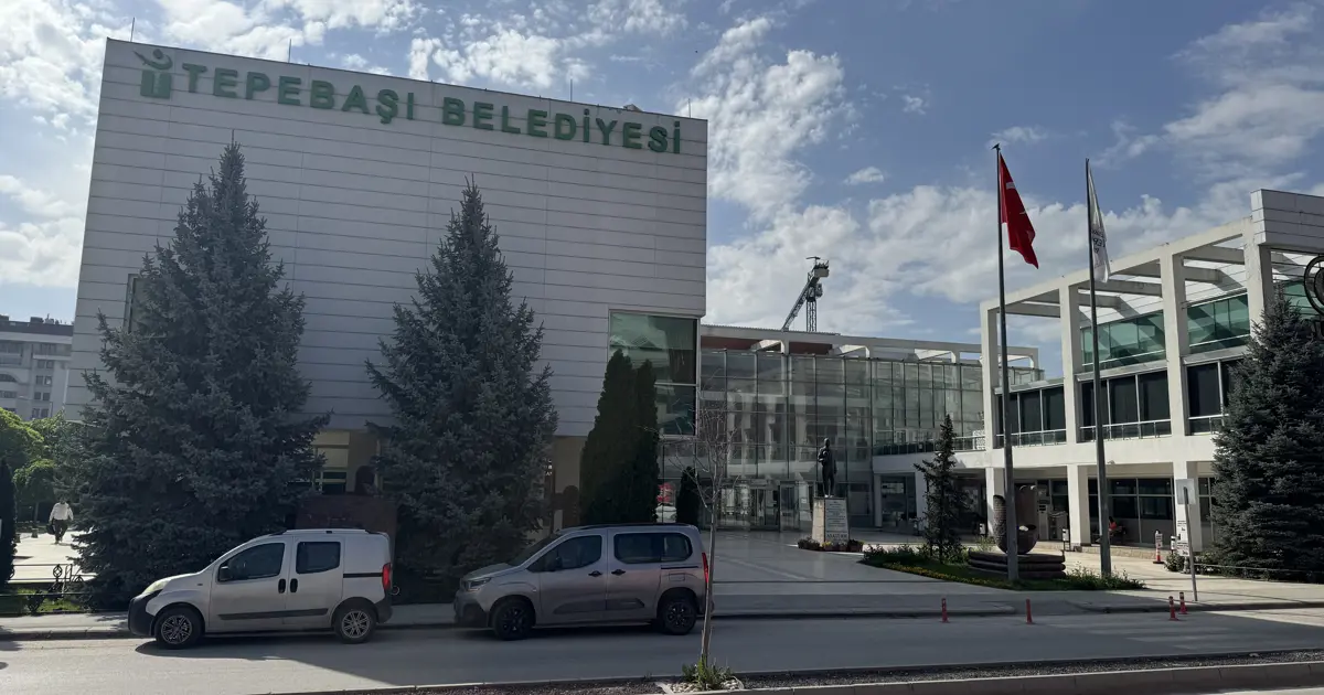 Tepebaşı Belediyesi’ne yolsuzluk operasyonu. Müdürün bahçesinde gizli oda bulundu