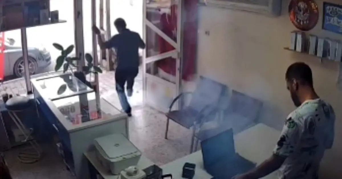 Tamir edilen cep telefonunun bataryası patladı