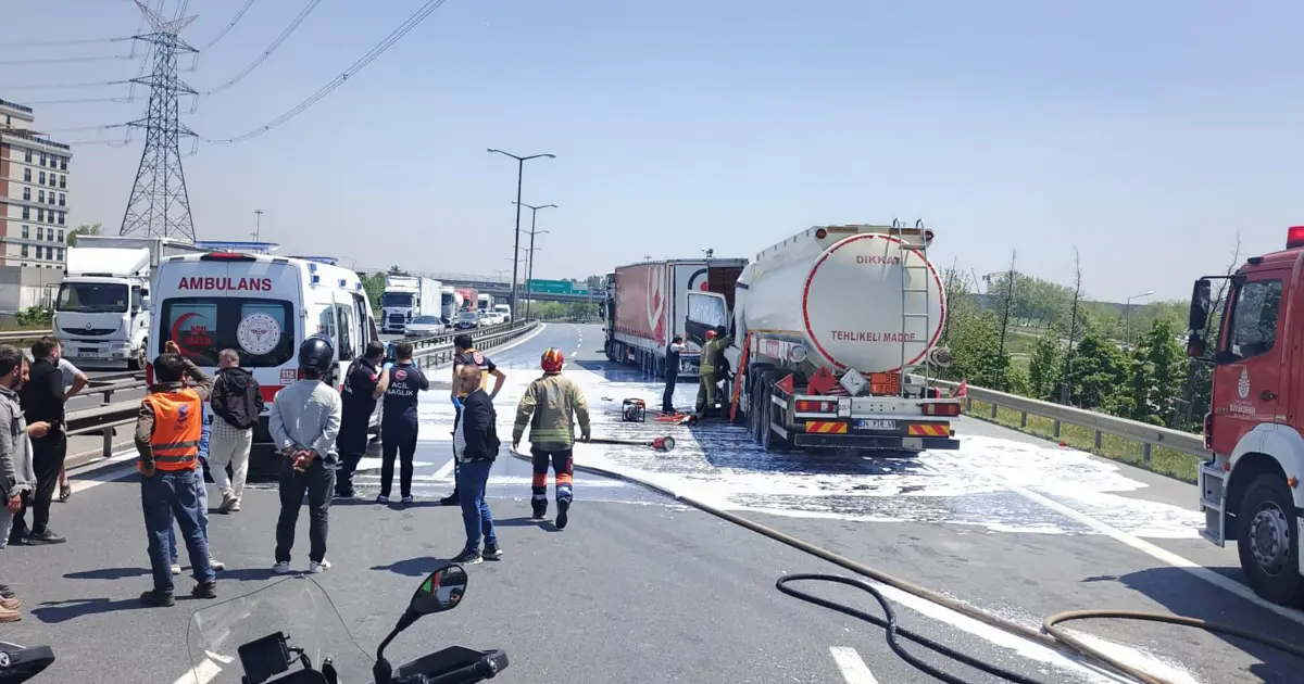 İstanbul’da trafiği durduran kaza: TEM’de Mahmutbey yönü kapandı