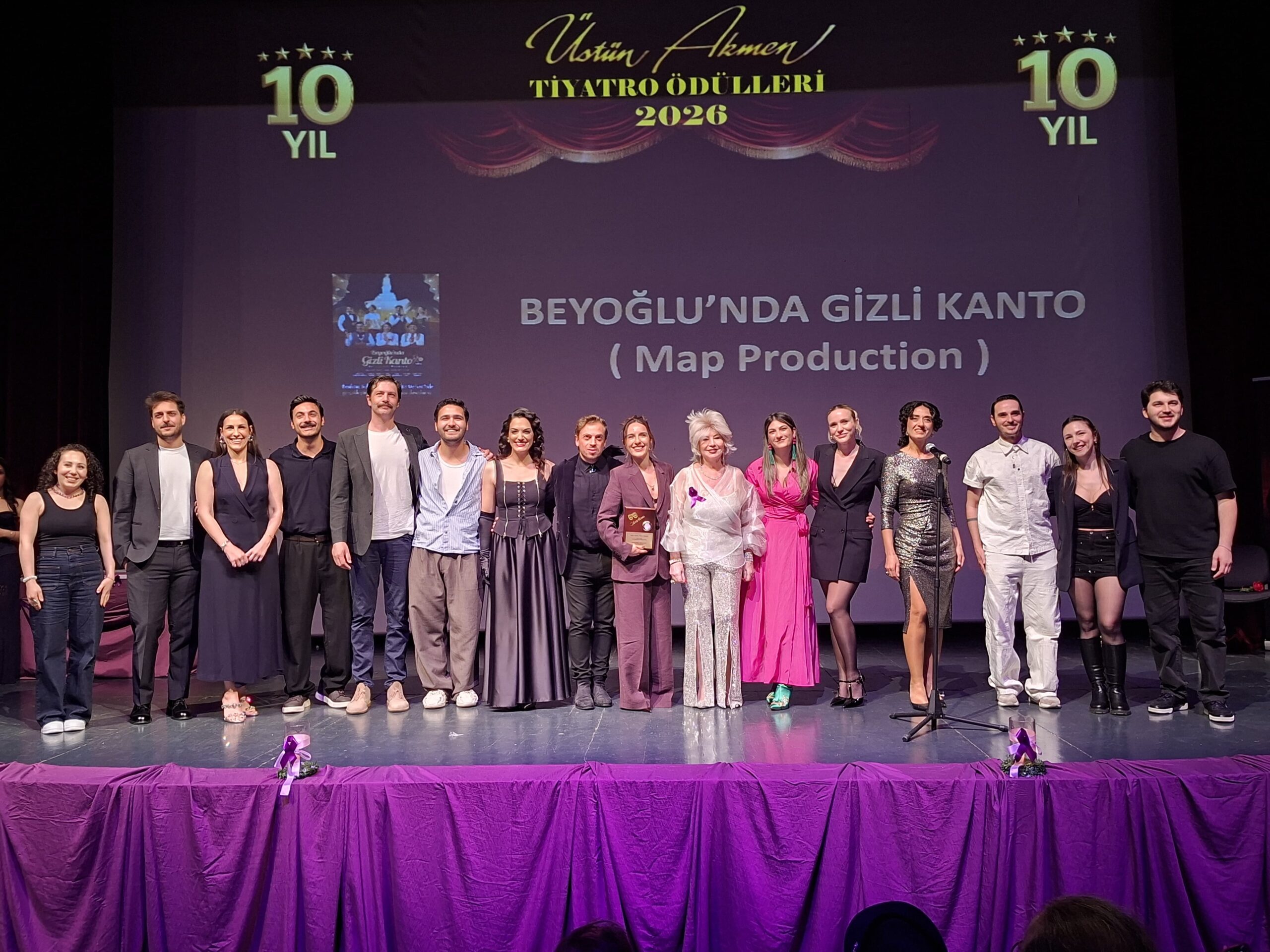 Üstün Akmen Tiyatro Ödülleri’nde 10. Yıl Gururu: Perde Vefa İçin Açıldı