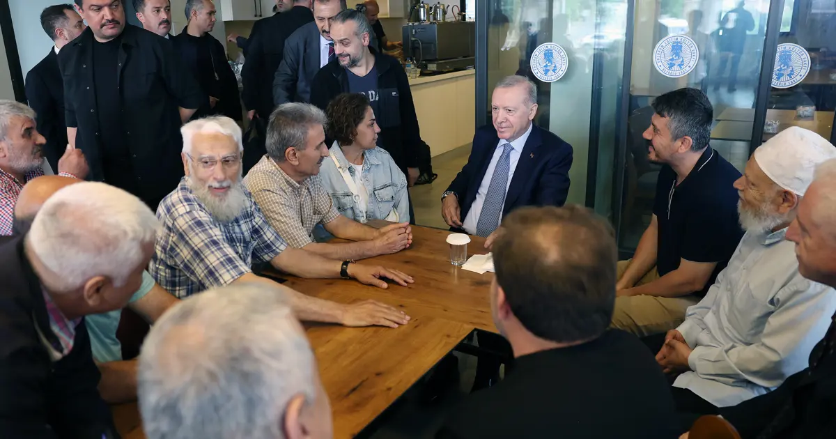 Cumhurbaşkanı Erdoğan Beyoğlu’nda vatandaşlarla buluştu
