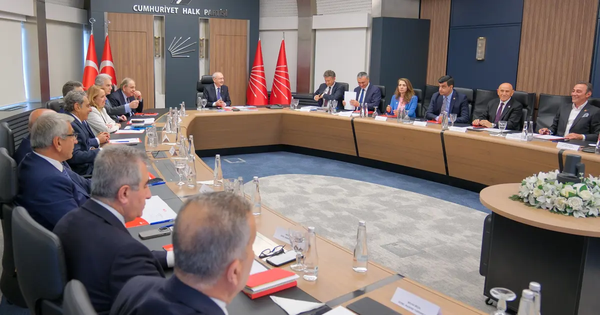 CHP’de grup toplantısı düğümü. Kılıçdaroğlu salı günü kürsüye çıkacak