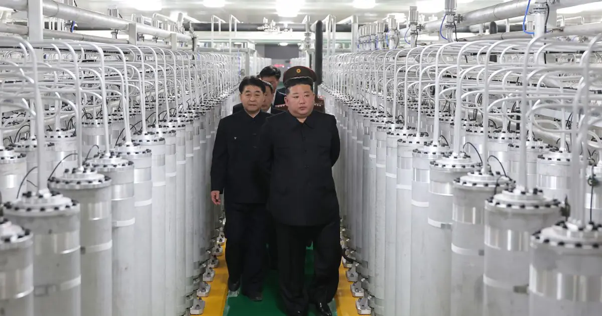 Dünyaya meydan okuyor. Kim Jong Un yeni nükleer tesisi gezdi