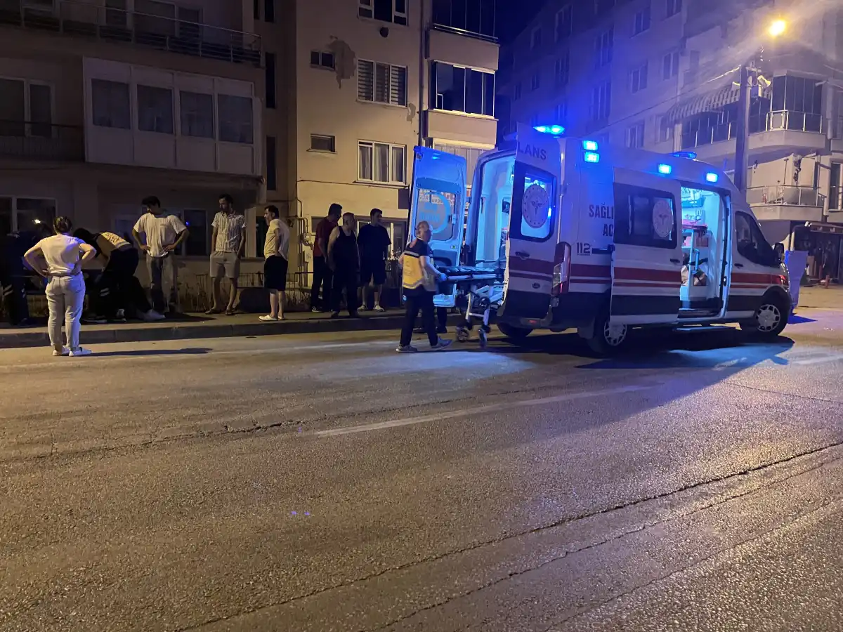 Mudanya’da kontrolden çıkan motosiklet sürücüsü yol kenarına savruldu