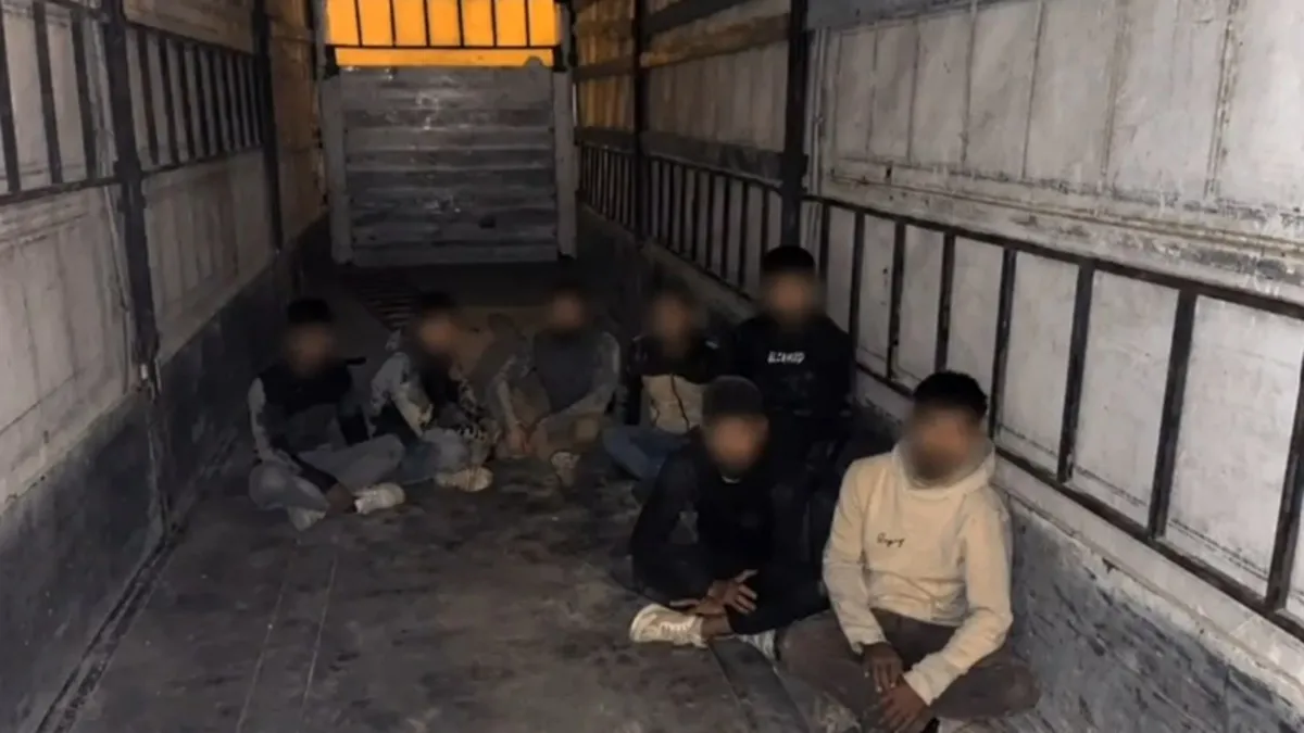 TIR dorsesinde 7 düzensiz göçmen yakalandı